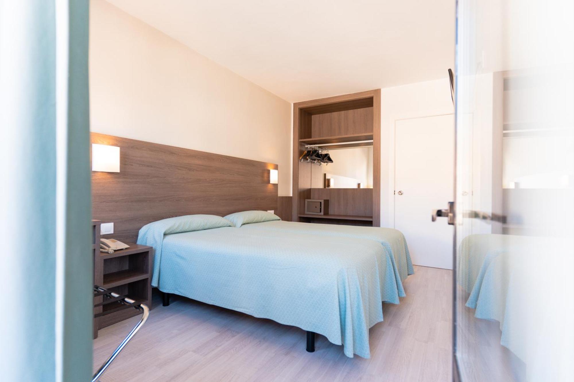 Apartamentos Loar Ferreries Exteriör bild